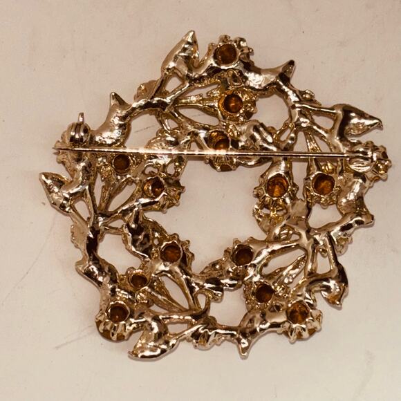 Christmas Wreath Rhinestone Brooch Pin Vintage Green Stones Goldtone - Picture 6 of 8